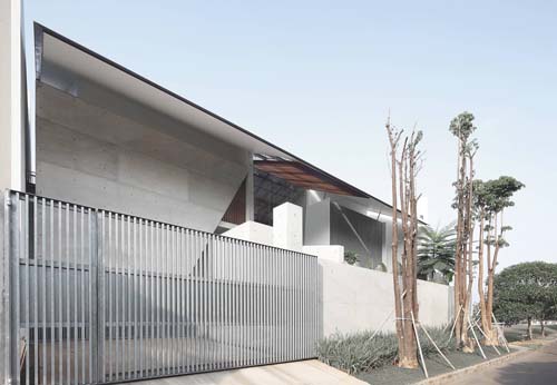 ide desain pagar yang serasi dengan gaya rumah