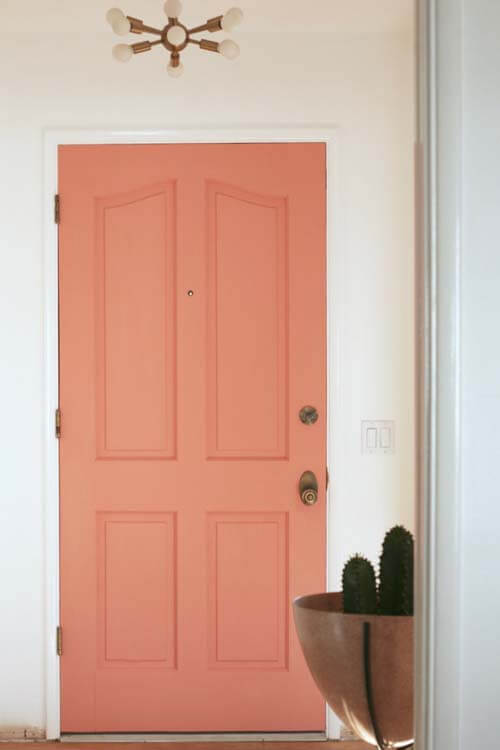 pintu warna pink