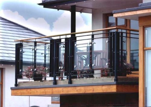 Desain railing kaca tempered glass