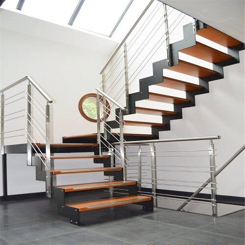 Desain railing tangga vertikal dengan bahan stainless steel