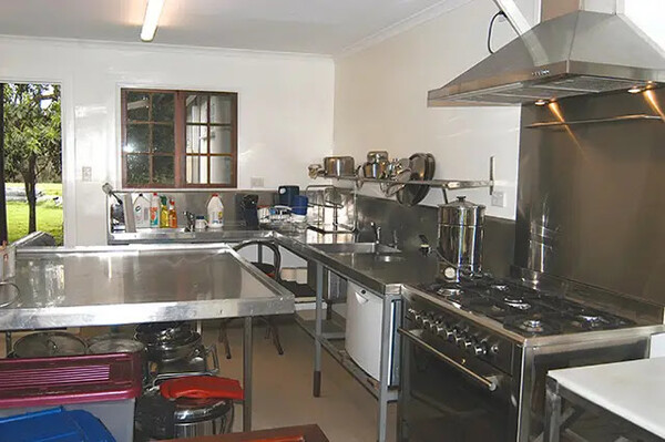 Read more about the article 10 Ide Desain Dapur Catering Rumahan, Mulai Usaha Catering Sekarang!
